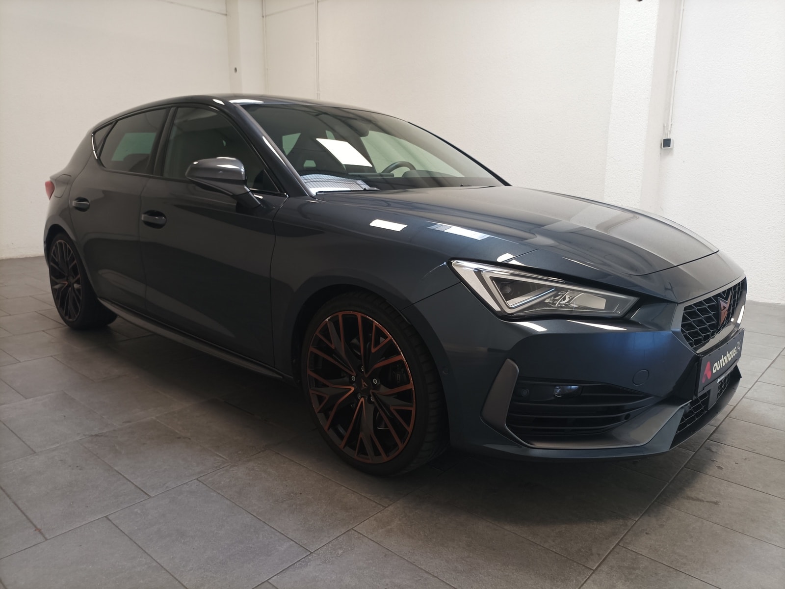 CUPRA Leon Limousine CUPRA Leon 2.0 TSI 221kW VZ DSG Schräghecklimousine #1