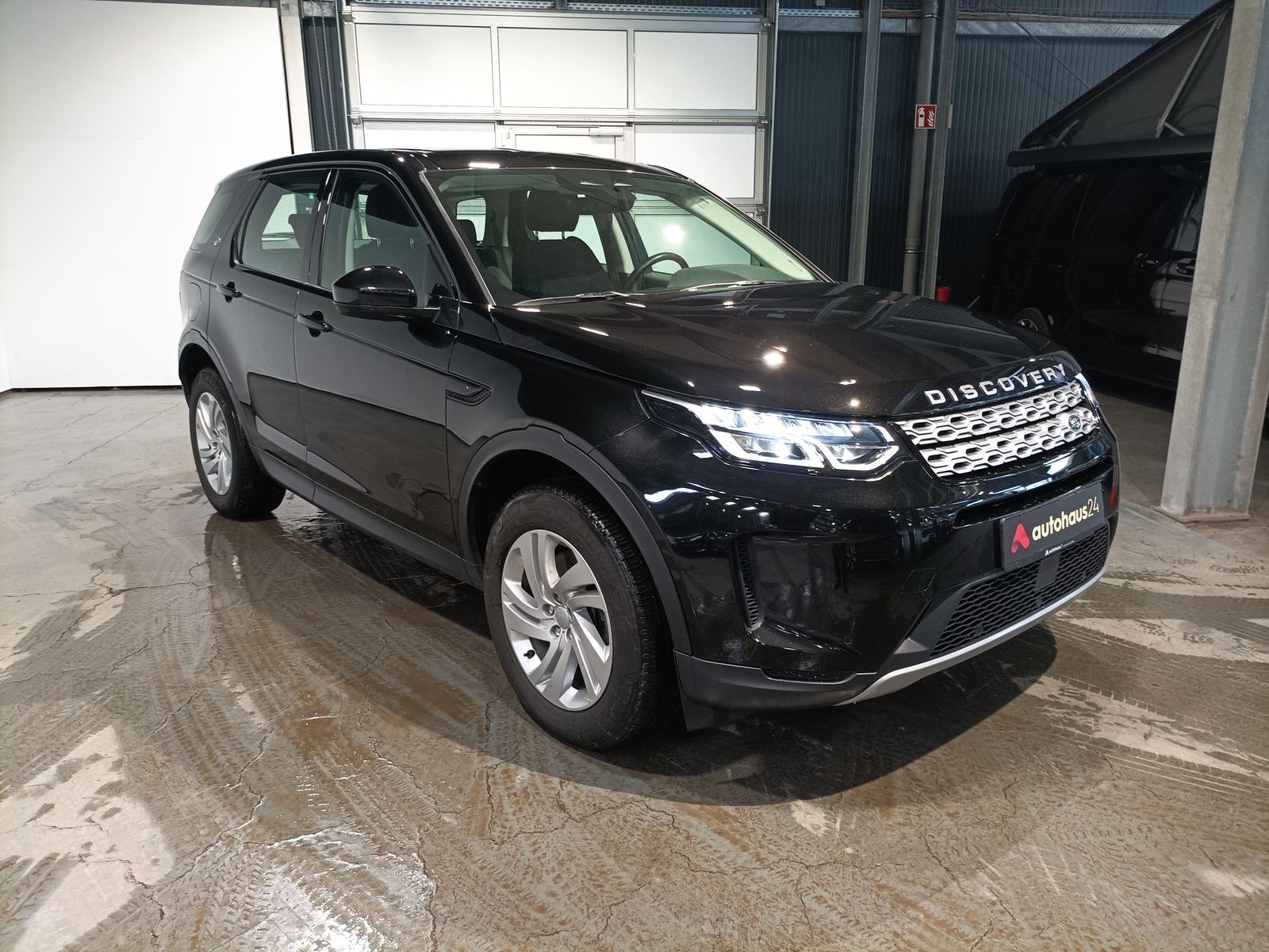 Land Rover Discovery Sport SUV / Crossover / Geländewagen LAND ROVER Discovery Sport D165 AWD Automatik Sports Utility Vehicle #1