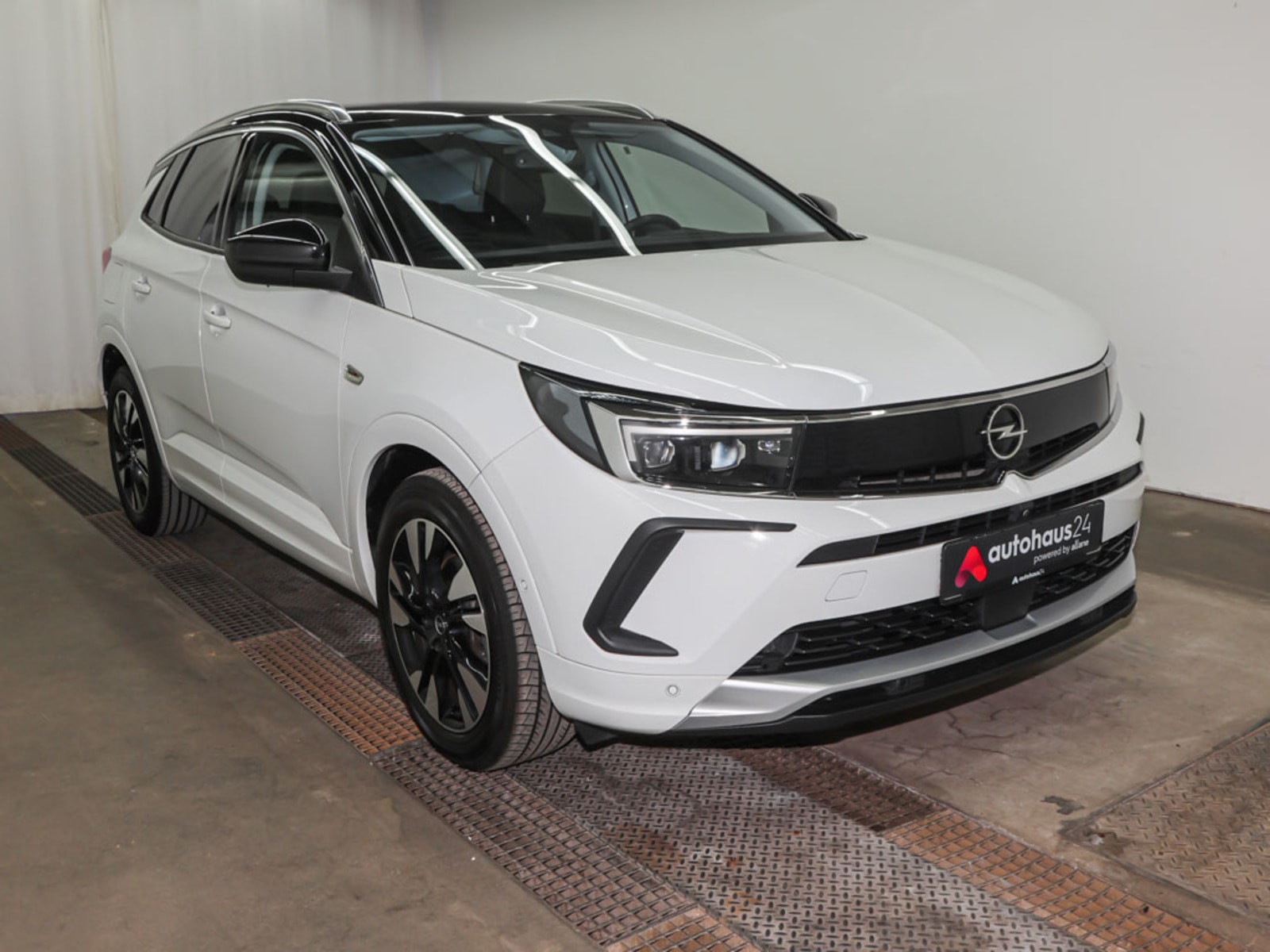 Opel Grandland X SUV / Crossover / Geländewagen OPEL Grandland 1.5 Diesel 96kW Ultimate Auto Sports Utility Vehicle #1