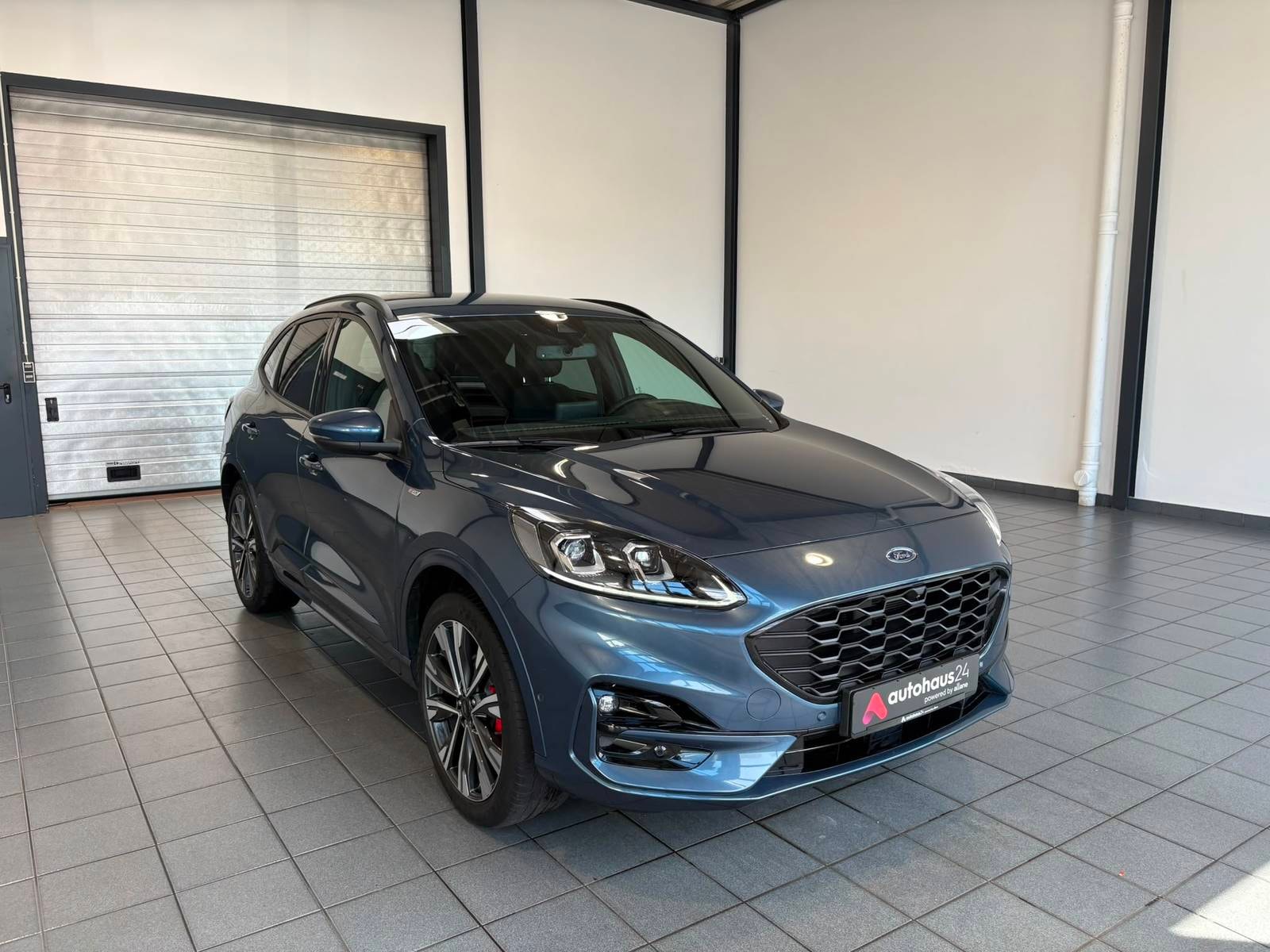 Ford Kuga SUV / Crossover / Geländewagen FORD Kuga 2.5 Duratec FHEV ST-Line X CVT 4WD Sports Utility Vehicle #1