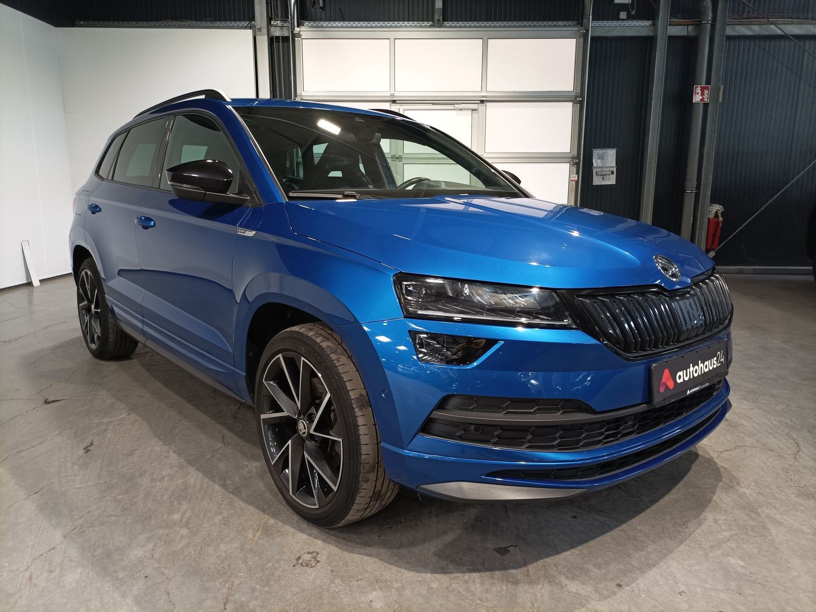 ŠKODA Karoq SUV / Crossover / Geländewagen SKODA Karoq 2.0l TDI DSG 4x4 SPORTLINE Sports Utility Vehicle #1