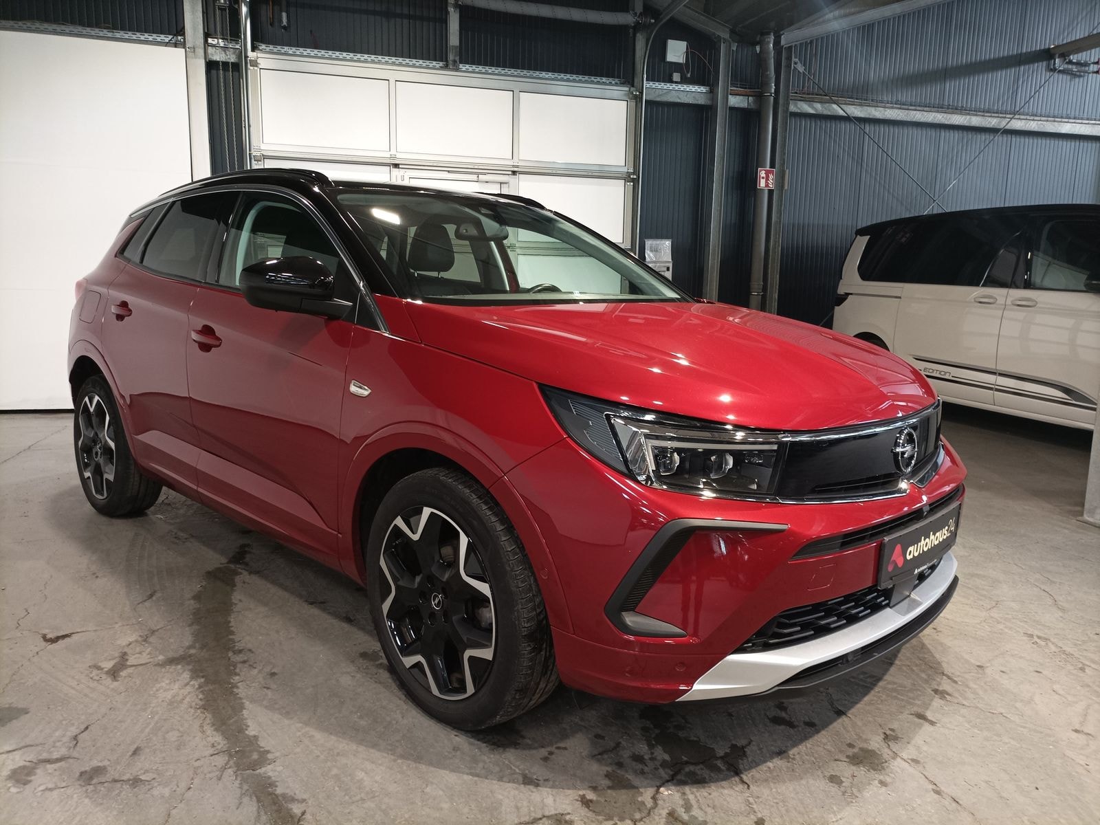 Opel Grandland X SUV / Crossover / Geländewagen OPEL Grandland X 1.2 Turbo 96kW Ultimate Sports Utility Vehicle #1