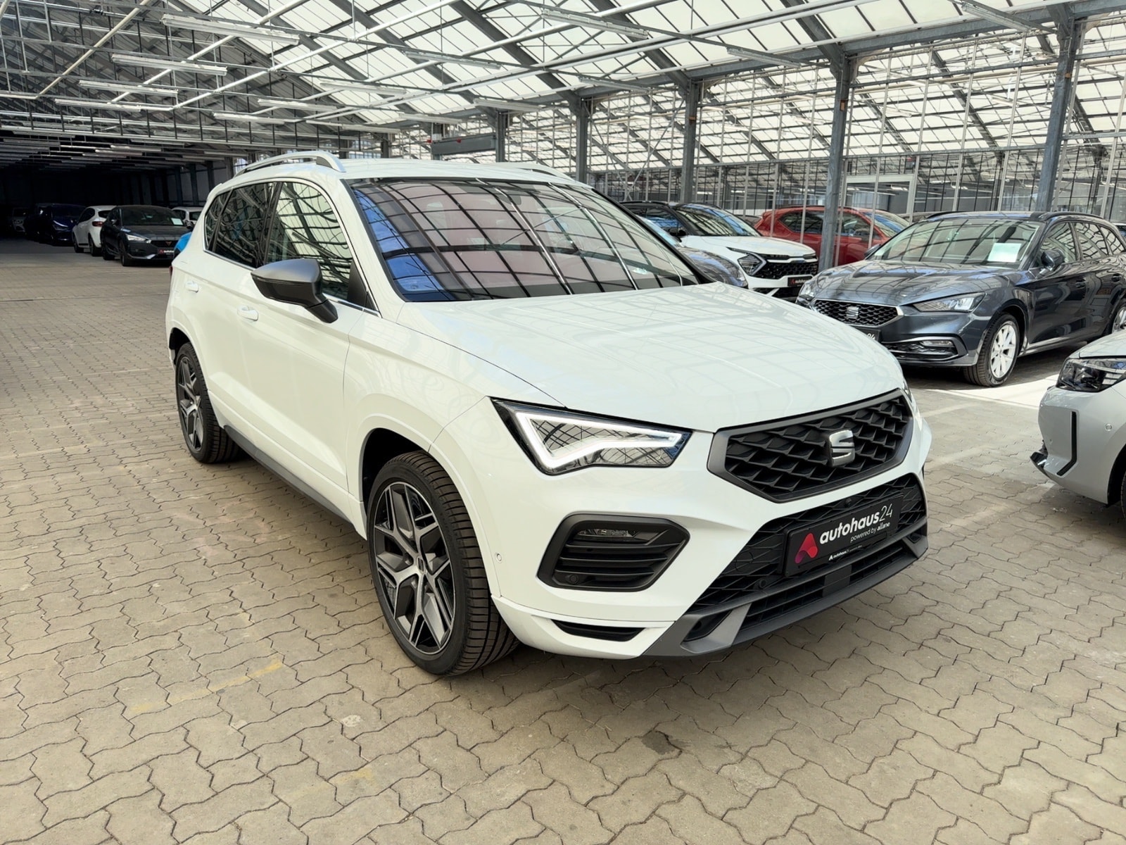 SEAT Ateca SUV / Crossover / Geländewagen SEAT Ateca 2.0 TSI 140kW FR 4Drive DSG Sports Utility Vehicle #1