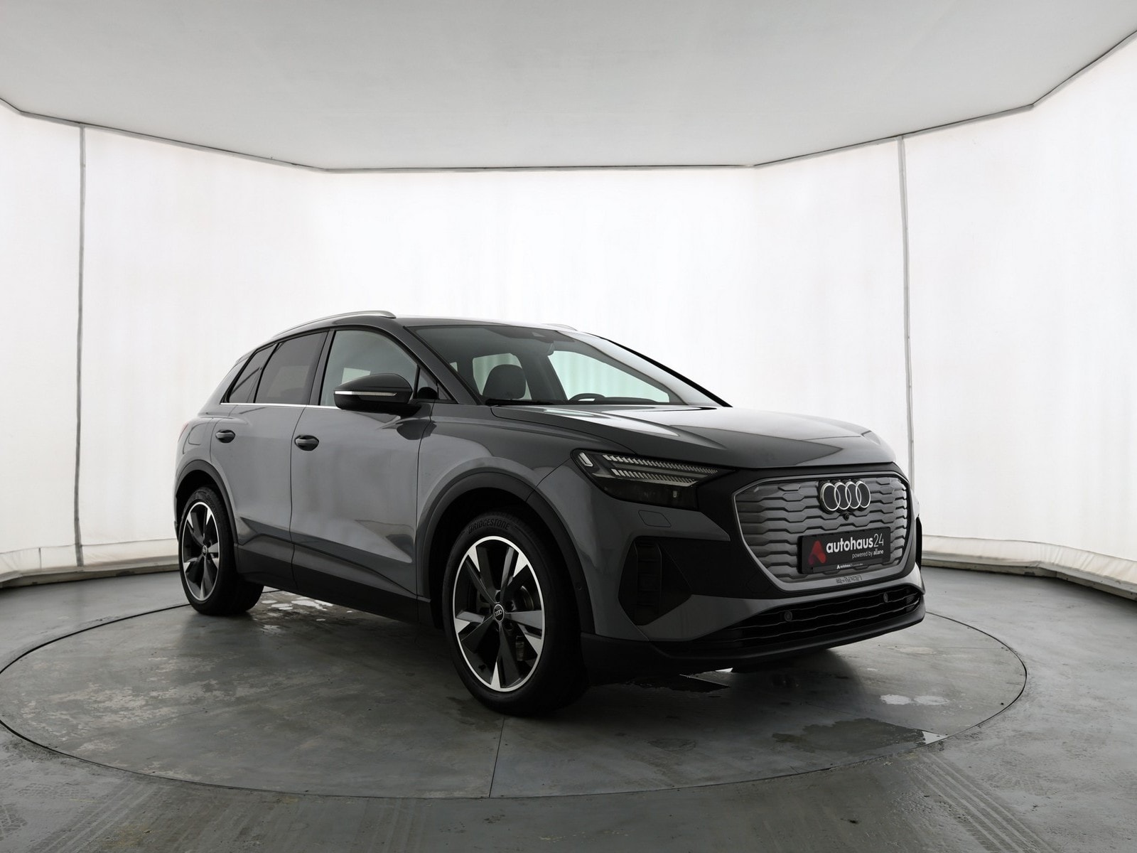 Audi Q4 e-tron SUV / Crossover / Geländewagen AUDI Q4 40 e-tron Sports Utility Vehicle #1