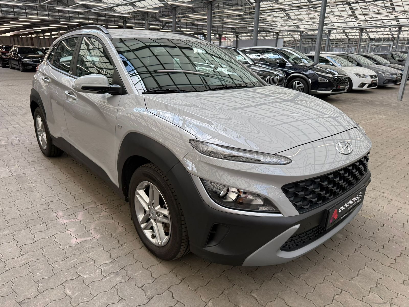 Hyundai Kona SUV / Crossover / Geländewagen HYUNDAI Kona 1.0 T-GDI 48V-Hybrid Select iMT Sports Utility Vehicle #1