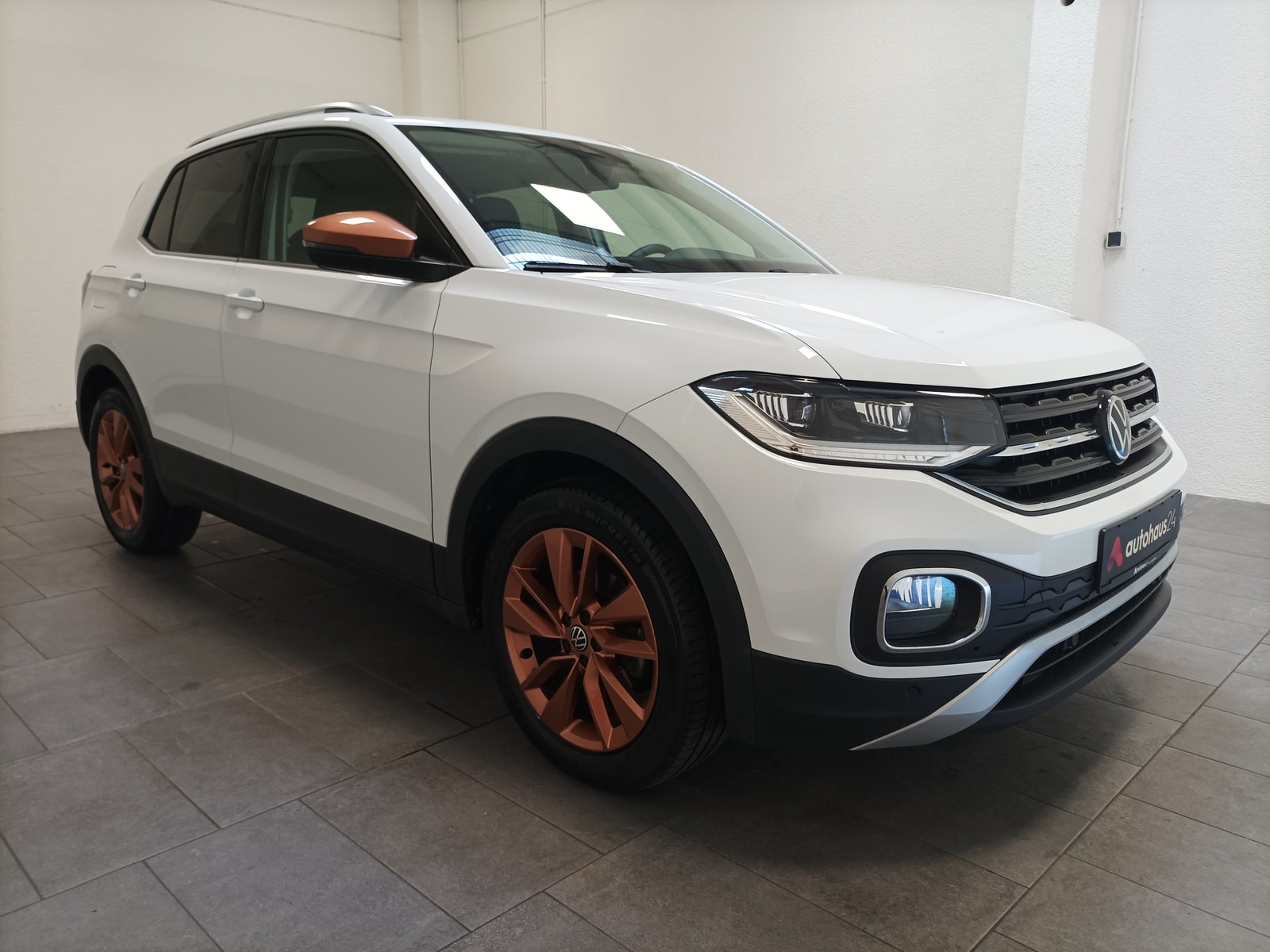 Volkswagen T-Cross SUV / Crossover / Geländewagen VOLKSWAGEN T-Cross 1.0 TSI OPF 81 kW DSG Style Sports Utility Vehicle #1