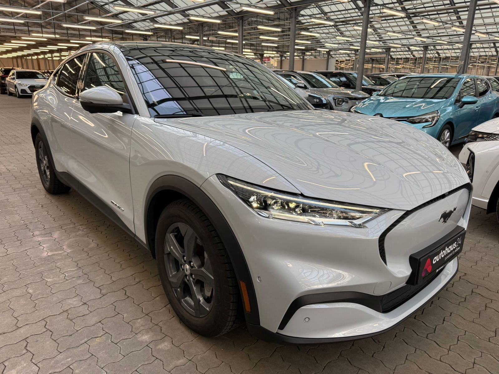 Ford Mustang SUV / Crossover / Geländewagen FORD Mustang Mach-E 75 kWh Sports Utility Vehicle #1