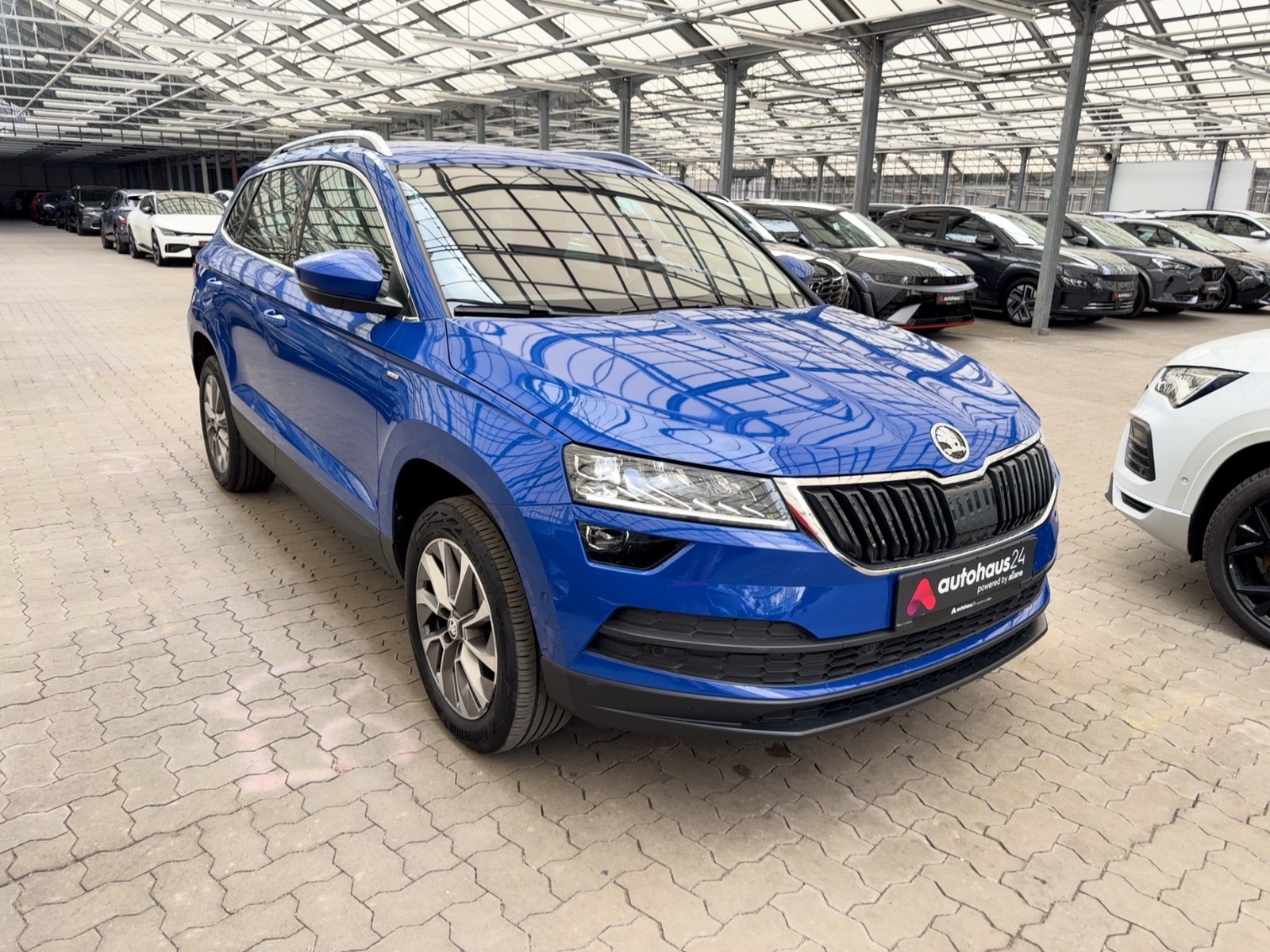 ŠKODA Karoq SUV / Crossover / Geländewagen SKODA Karoq 1.5l TSI ACT DSG CLEVER Sports Utility Vehicle #1