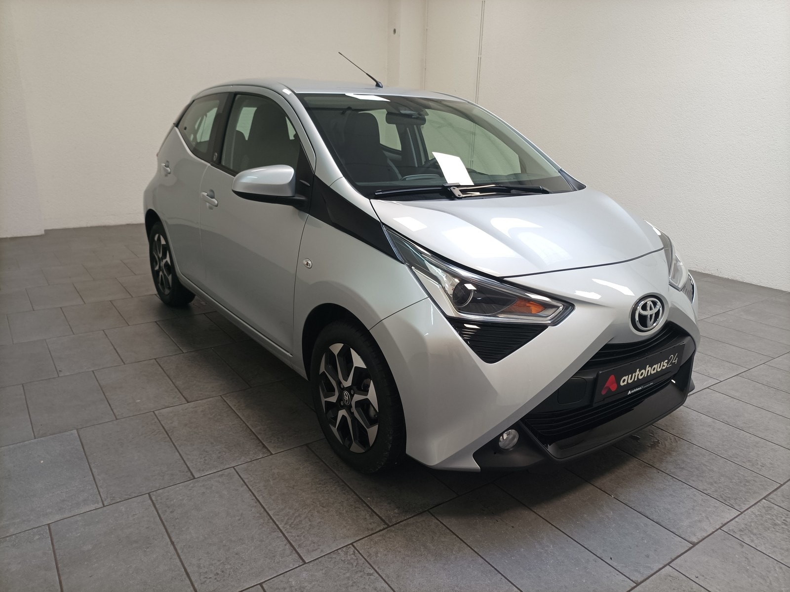 Toyota AYGO Limousine TOYOTA AYGO 1,0-l-VVT-i Team Deutschland Kleinstwagen #1