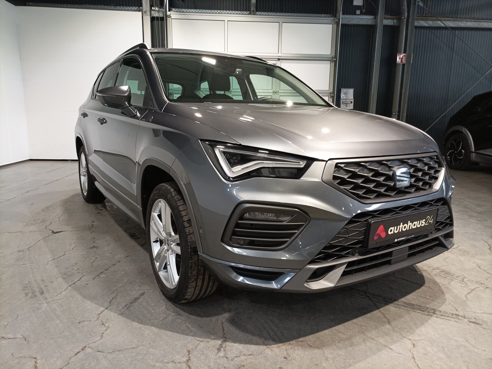 SEAT Ateca SUV / Crossover / Geländewagen SEAT Ateca 1.5 TSI ACT 110kW FR DSG Sports Utility Vehicle #1