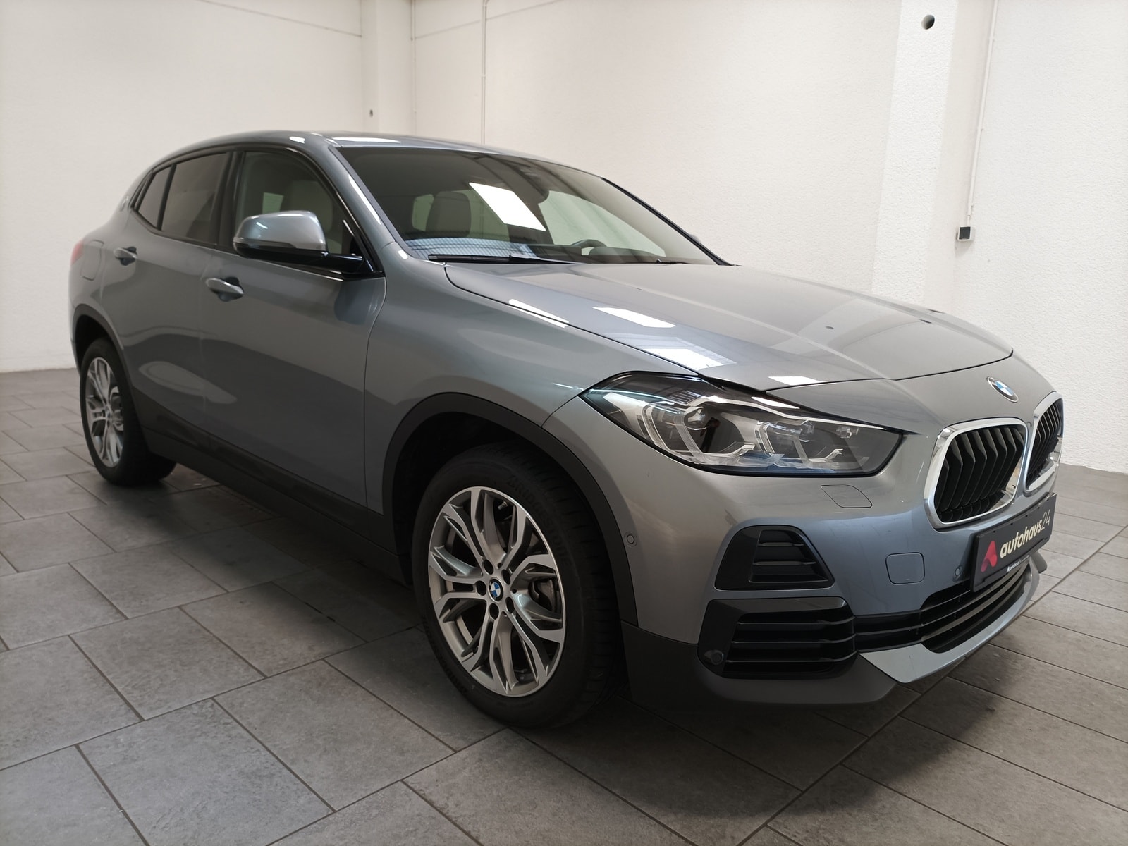 BMW X2 SUV / Crossover / Geländewagen BMW X2 xDrive18d Advantage Plus Sports Utility Vehicle #1
