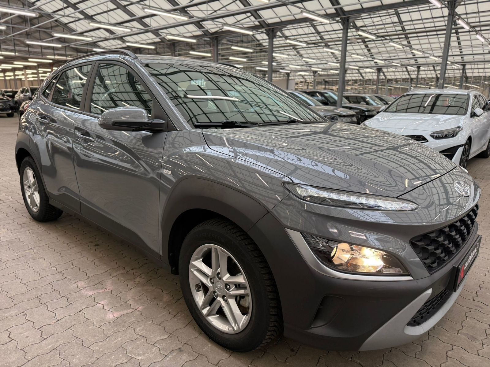 Hyundai Kona SUV / Crossover / Geländewagen HYUNDAI Kona 1.0 T-GDI 48V-Hybrid Select iMT Sports Utility Vehicle #1