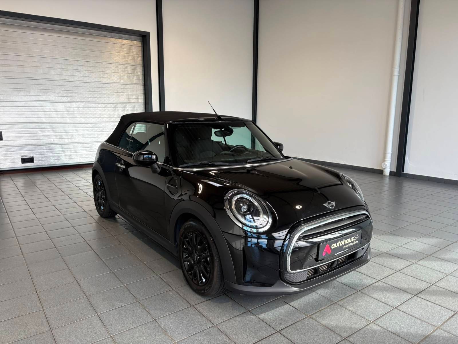 MINI Cabrio Cabrio / Roadster MINI MINI One Cabrio Essential Trim Cabriolet #1