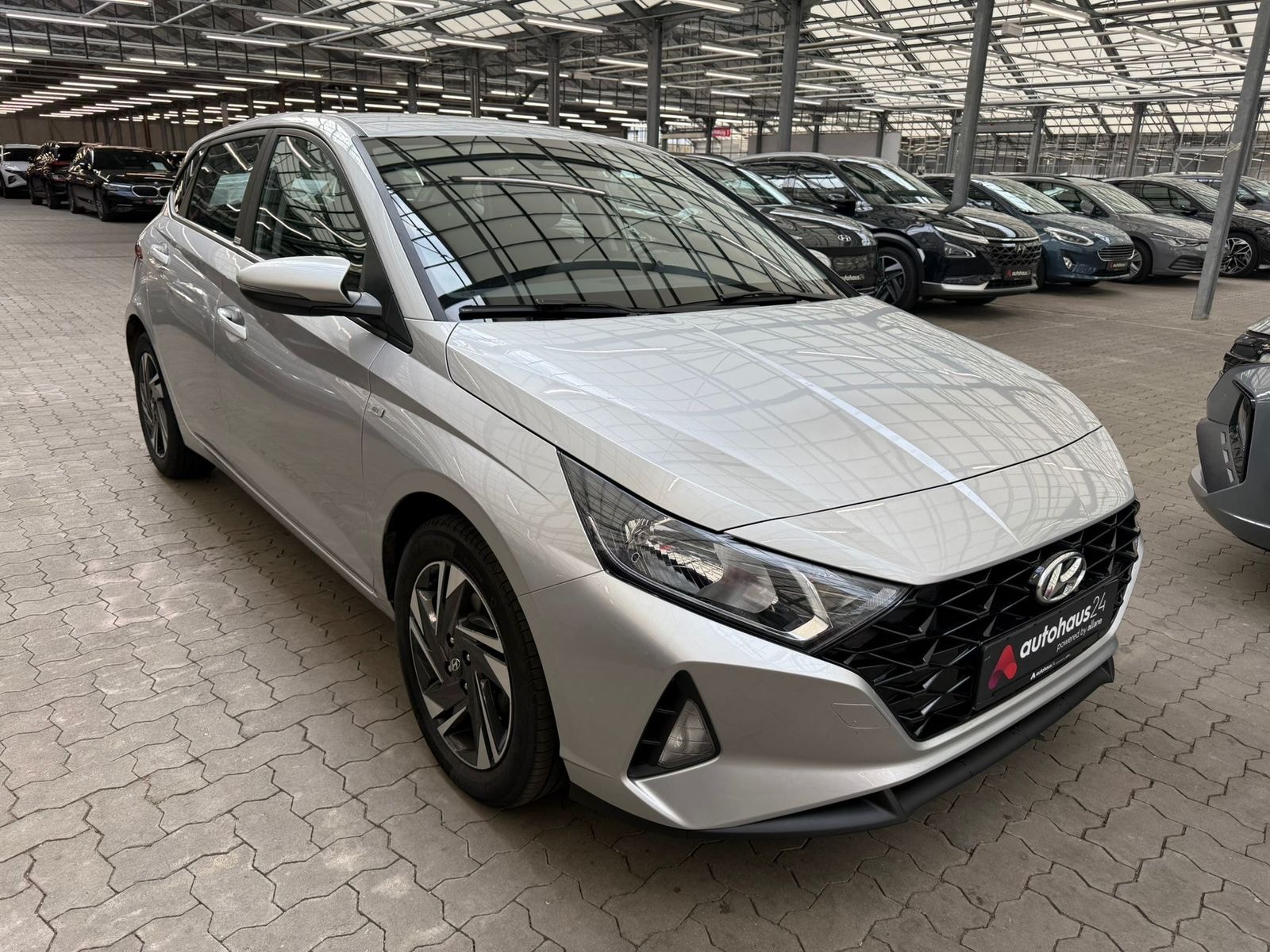 Hyundai i20 Limousine HYUNDAI i20 1.0 T-GDI 74kW Hybrid Select Schräghecklimousine #1