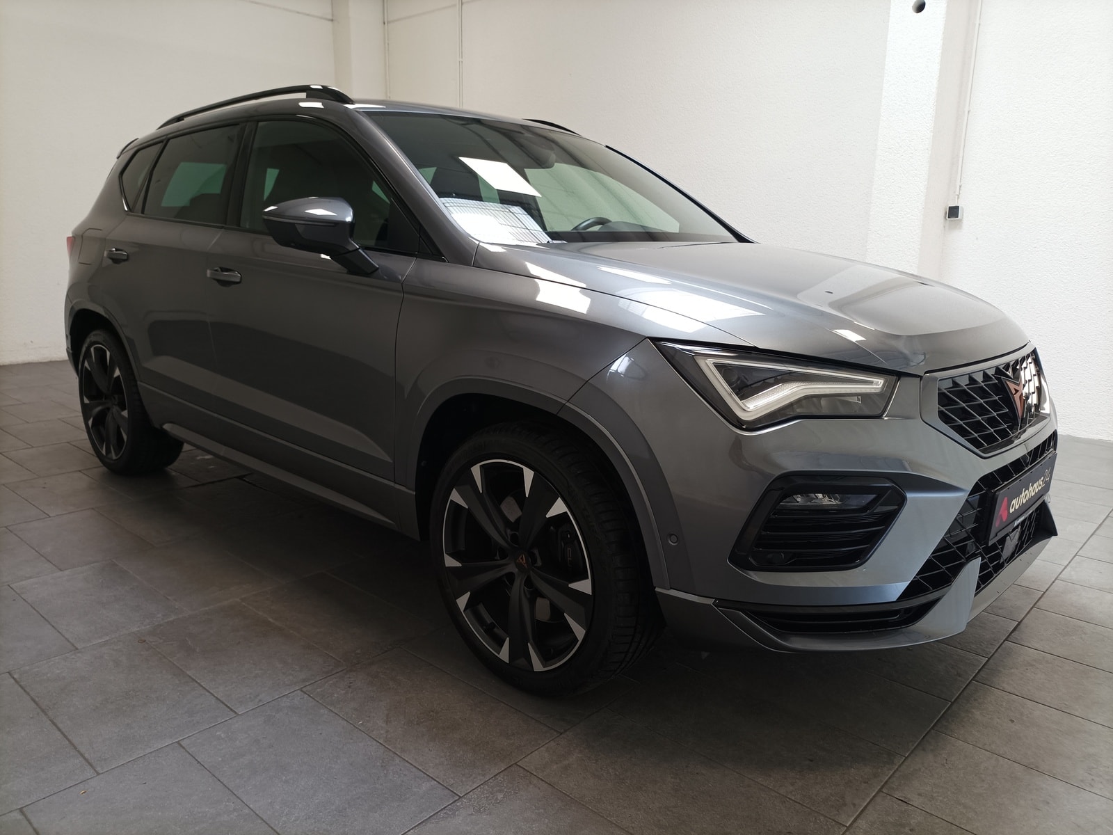 SEAT Ateca SUV / Crossover / Geländewagen CUPRA Ateca 2.0 TSI 221kW 4Drive DSG Sports Utility Vehicle #1