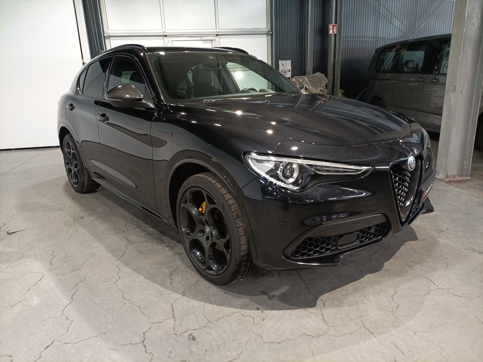 Alfa Romeo Stelvio SUV / Crossover / Geländewagen ALFA ROMEO Stelvio 2.0 Turbo 16V 206kW Veloce Ti AT8-Q4 Sports Utility Vehicle #1