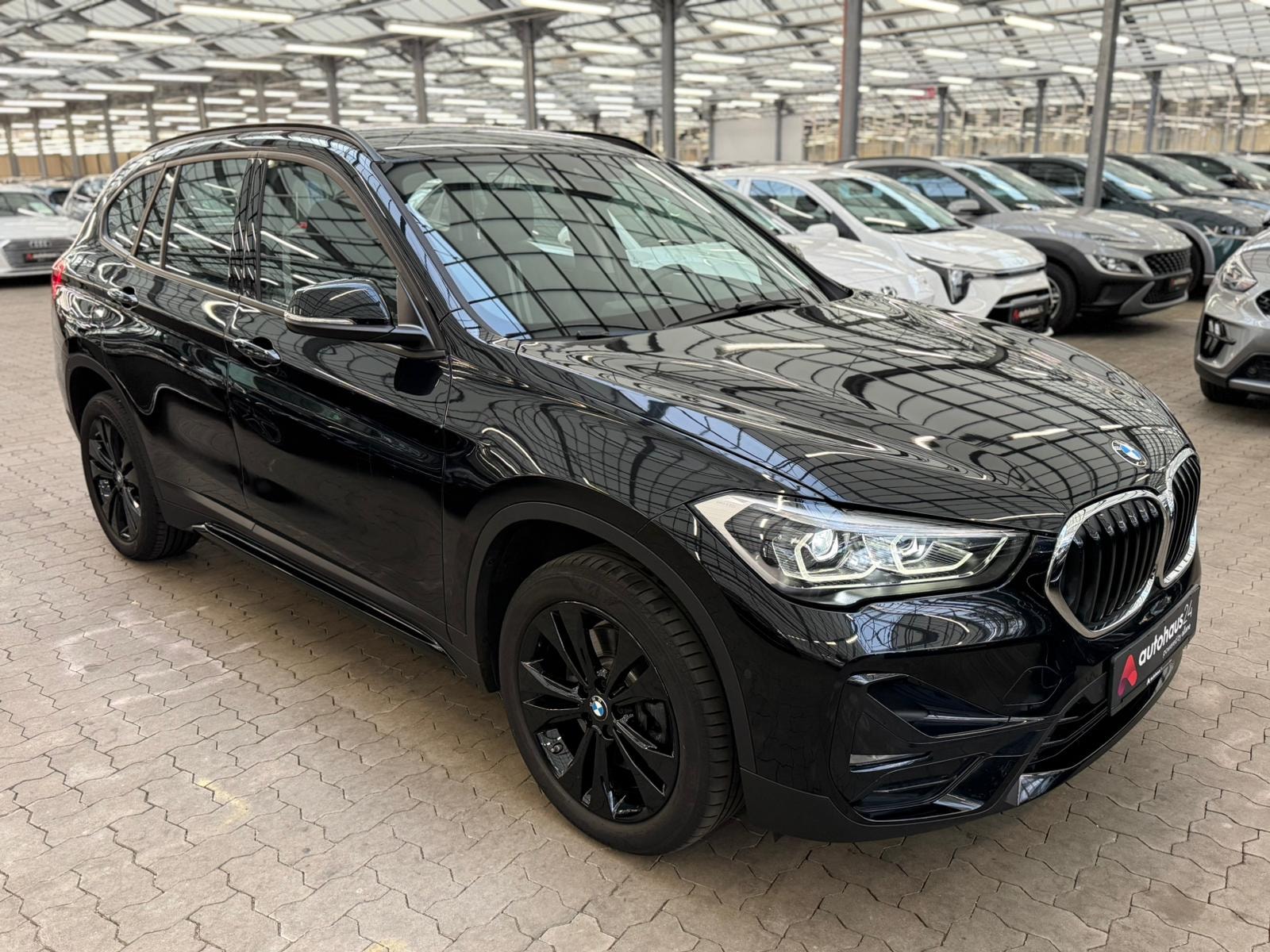 BMW X1 SUV / Crossover / Geländewagen BMW X1 sDrive20i Sport Line Steptronic DCT Sports Utility Vehicle #1