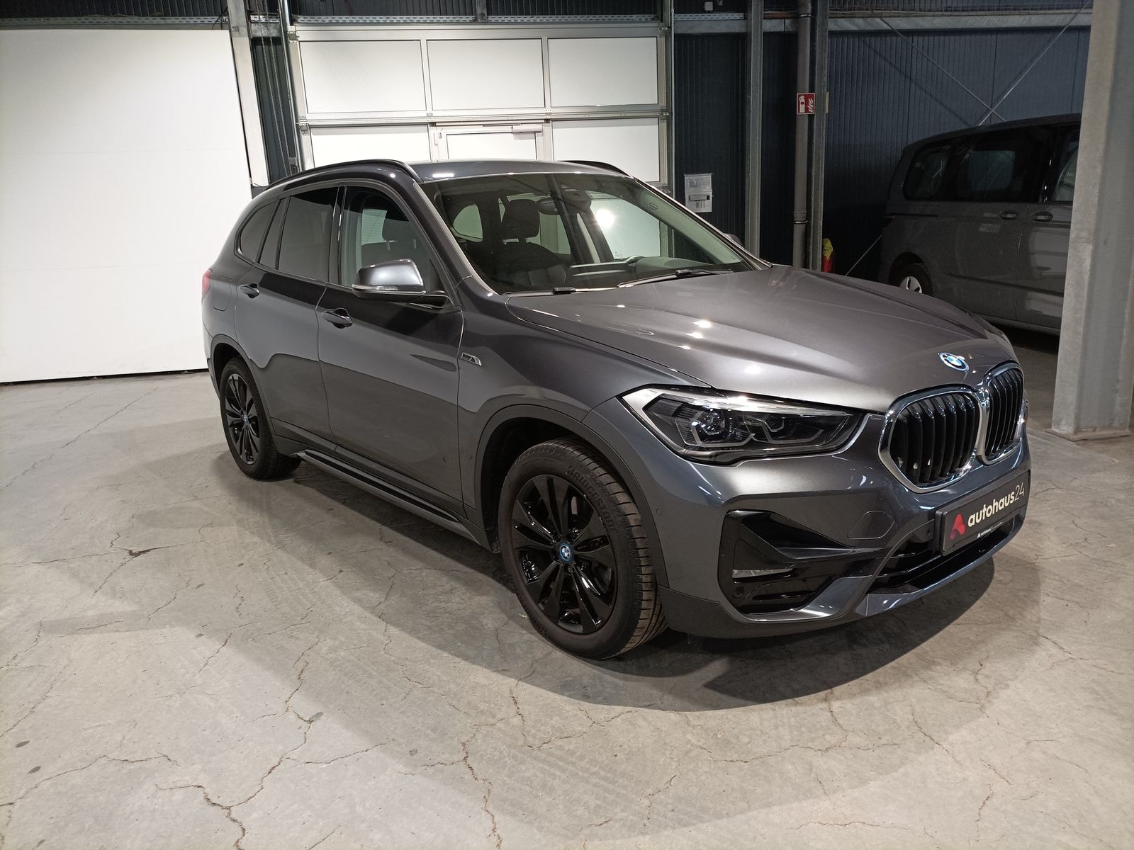 BMW X1 SUV / Crossover / Geländewagen BMW X1 xDrive25e Sport Line Steptronic Sports Utility Vehicle #1
