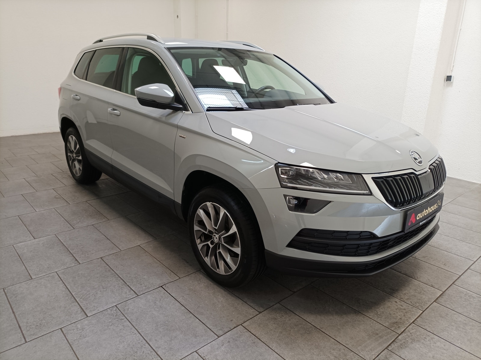 ŠKODA Karoq SUV / Crossover / Geländewagen SKODA Karoq 1.5l TSI ACT CLEVER Sports Utility Vehicle #1