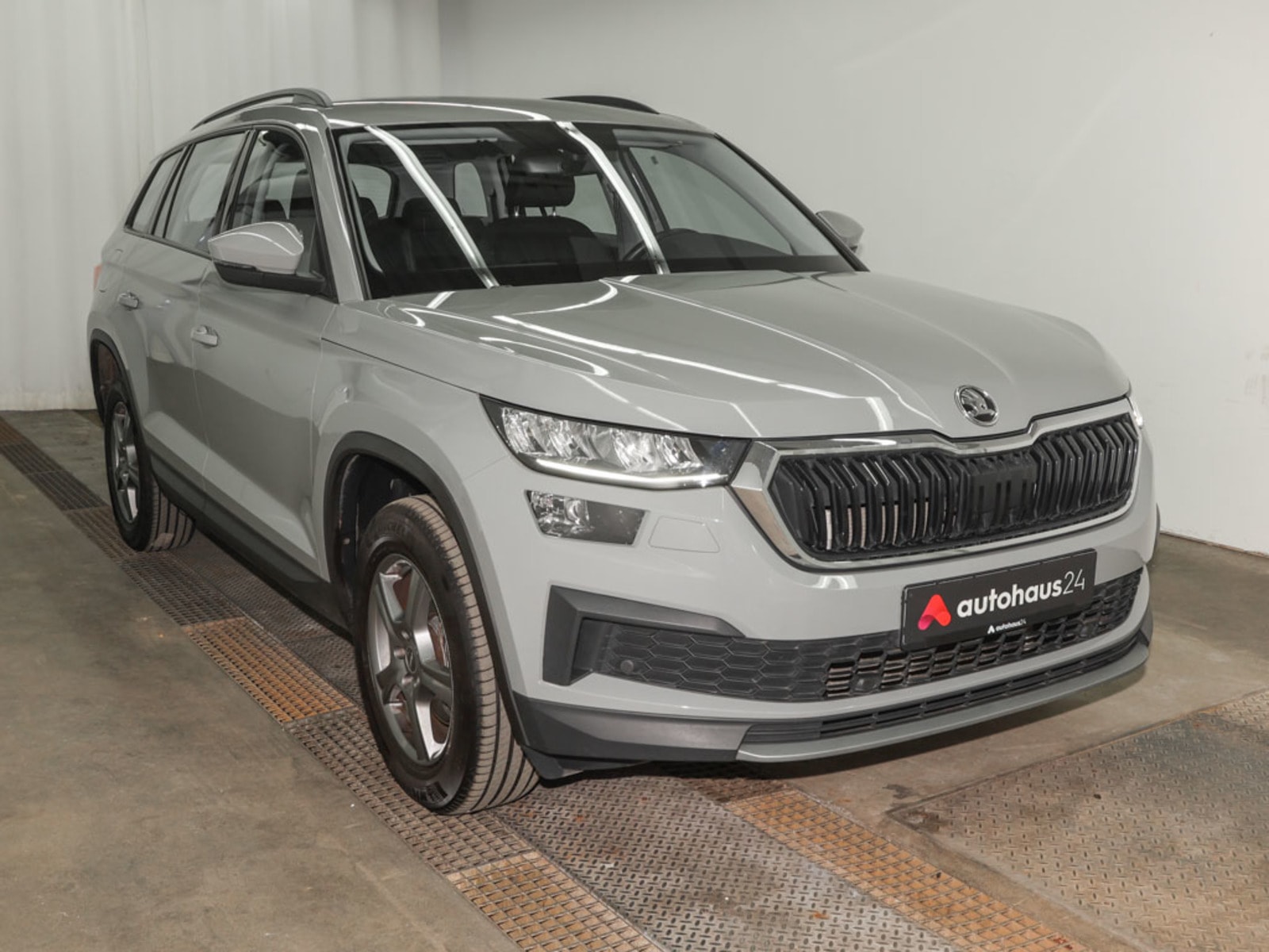 ŠKODA Kodiaq SUV / Crossover / Geländewagen SKODA Kodiaq 2.0 TDI SCR DSG ACTIVE Sports Utility Vehicle #1