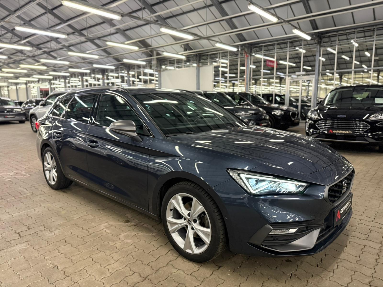 SEAT Leon Kombi SEAT Leon 1.5 eTSI ACT 110kW FR DSG Sportstourer Kombi #1