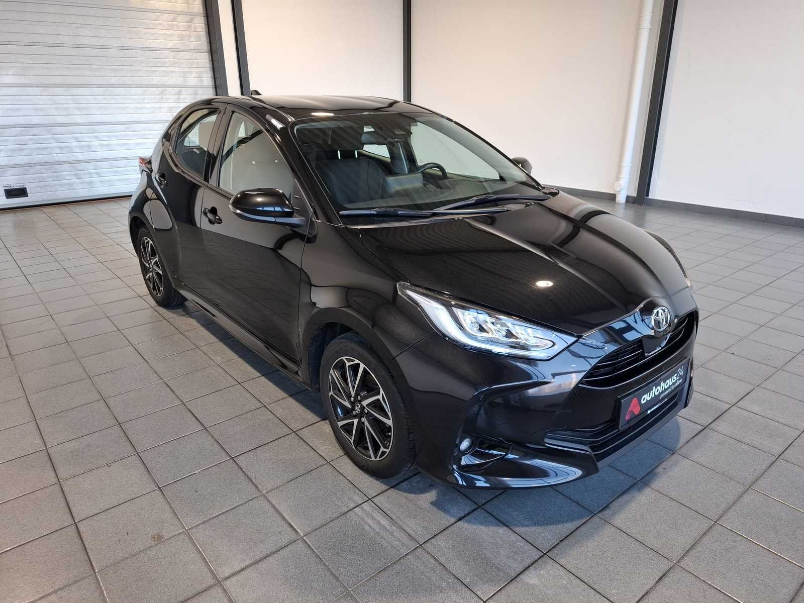 Toyota Yaris Limousine TOYOTA Yaris 1.5-l-VVT-i Team Deutschland Schräghecklimousine #1