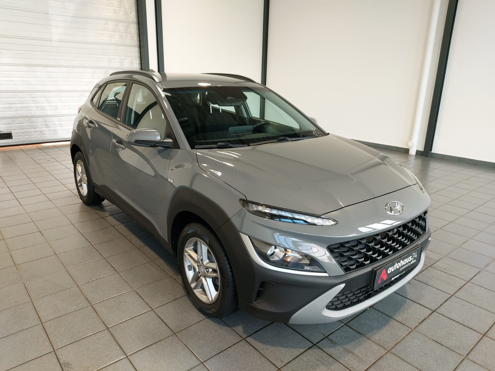 Hyundai Kona SUV / Crossover / Geländewagen HYUNDAI Kona 1.0 T-GDI 48V-Hybrid Select iMT Sports Utility Vehicle #1