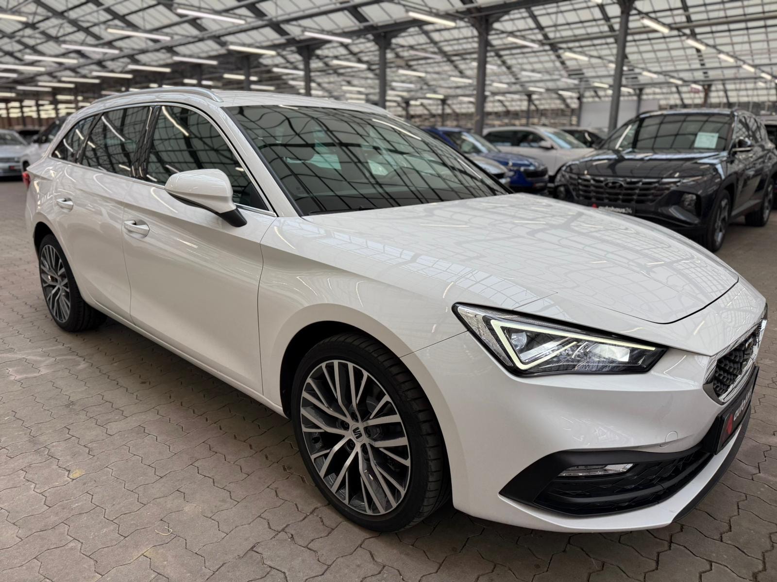 SEAT Leon Kombi SEAT Leon 2.0 TDI 110kW Xcellence DSG Sportstourer Kombi #1