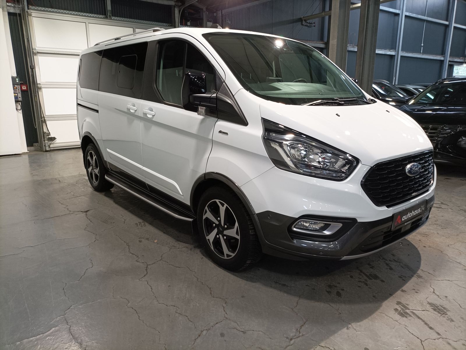 Ford Tourneo Kleinbus / Van FORD Tourneo Custom 320 L1H1 2,0EcoBlue 96kW Active Auto Kombi-Lieferwagen #1
