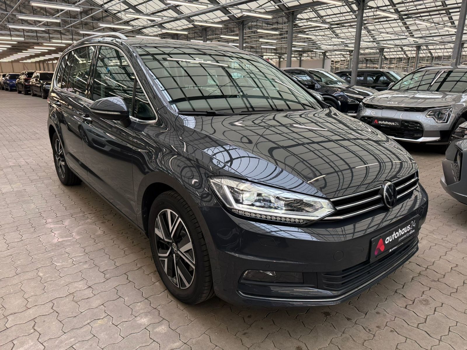 Volkswagen Touran Kleinbus / Van VOLKSWAGEN Touran 2.0 TDI SCR DSG Highline Kompaktvan #1