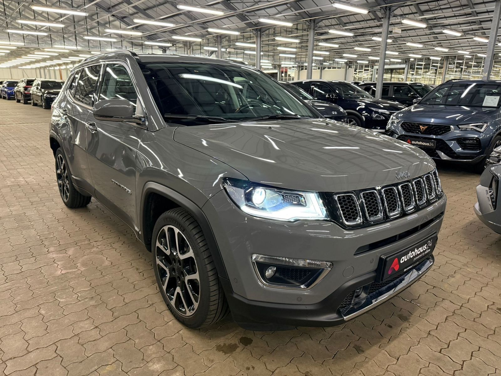 Jeep Compass SUV / Crossover / Geländewagen JEEP Compass 1.3 T-GDI I4 110kW Limited DCT Sports Utility Vehicle #1