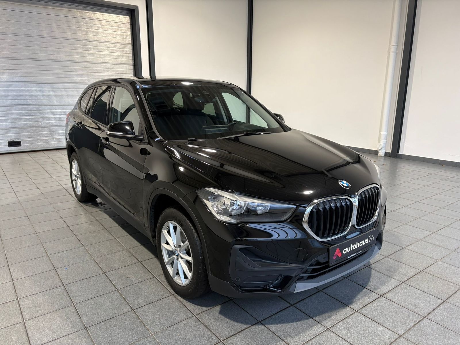 BMW X1 SUV / Crossover / Geländewagen BMW X1 sDrive20d Advantage Steptronic Sports Utility Vehicle #1