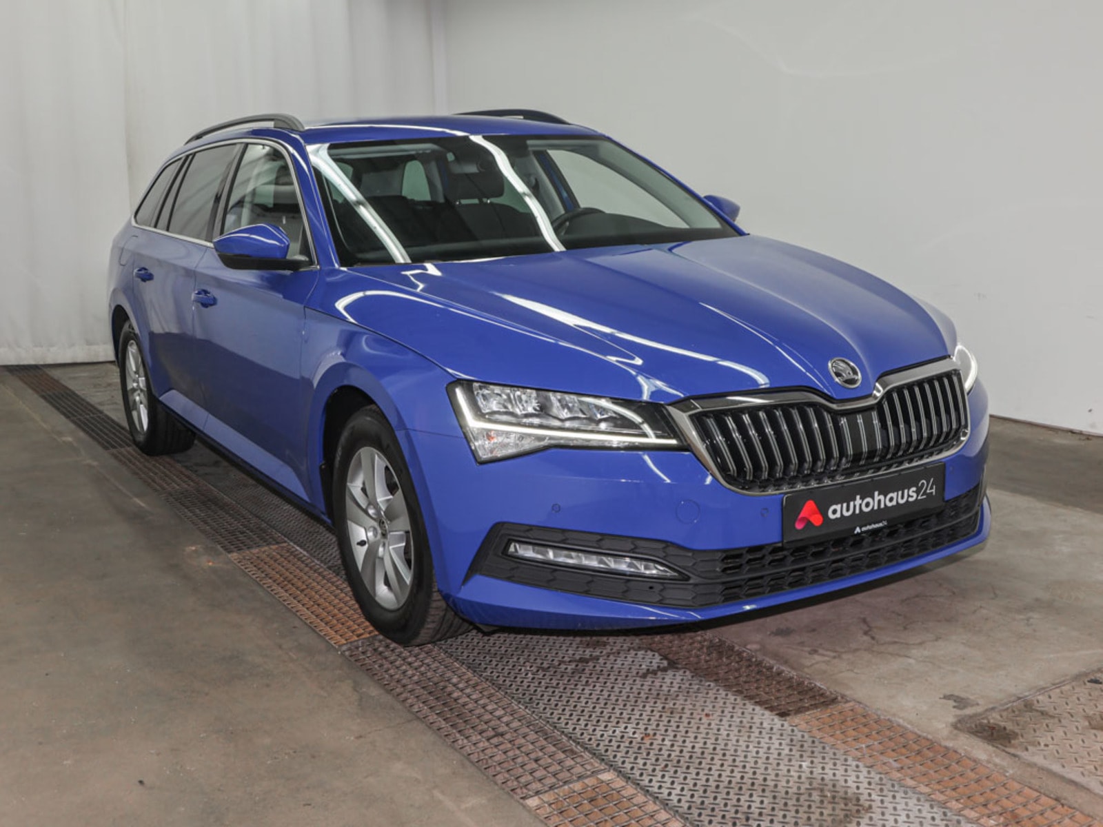 ŠKODA Superb Kombi SKODA Superb 2.0 TDI SCR AMBITION Combi Kombi #1