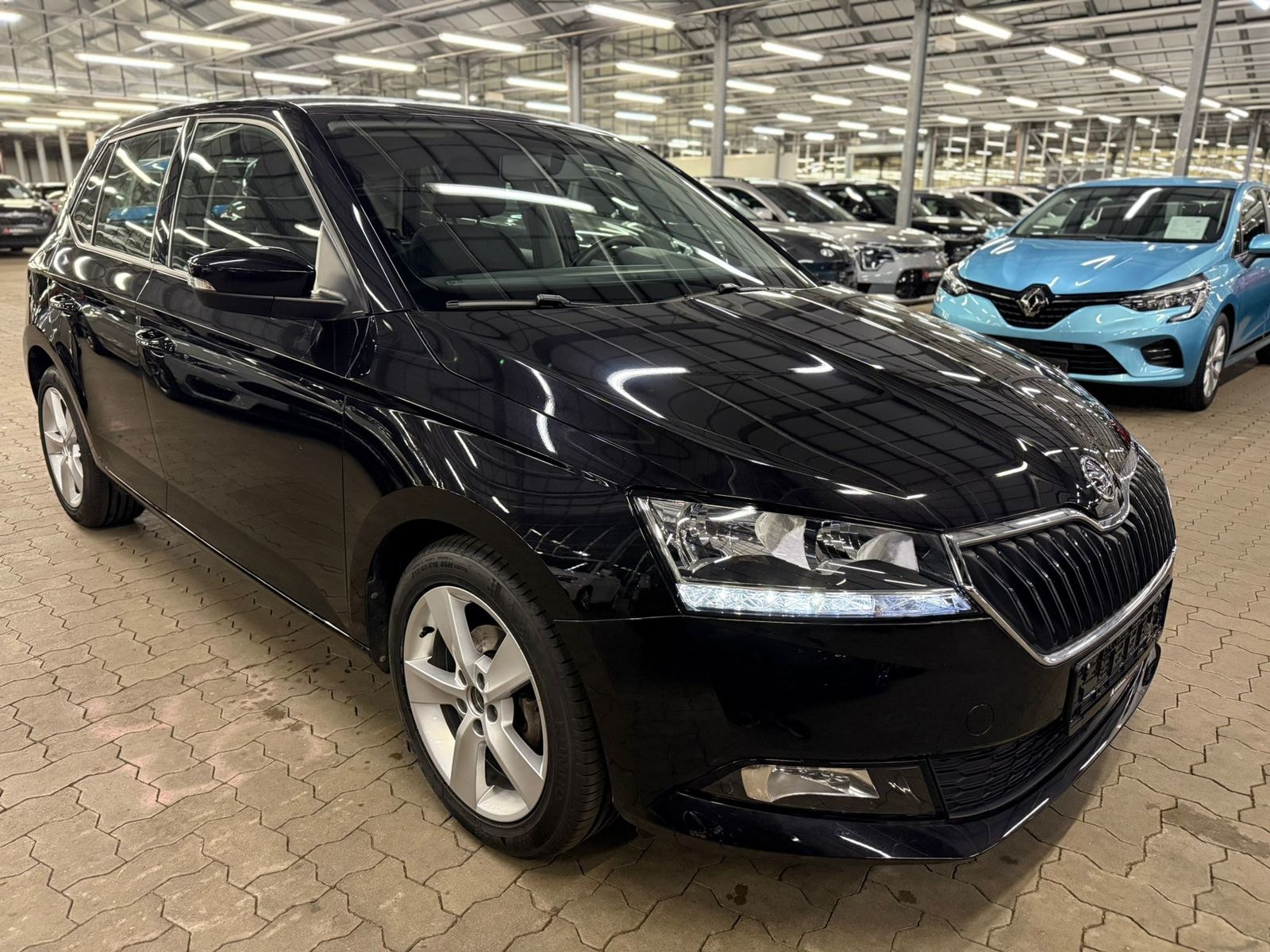 ŠKODA Fabia Schräghecklimousine SKODA Fabia 1.0l MPI 44kW COOL PLUS Schräghecklimousine #1