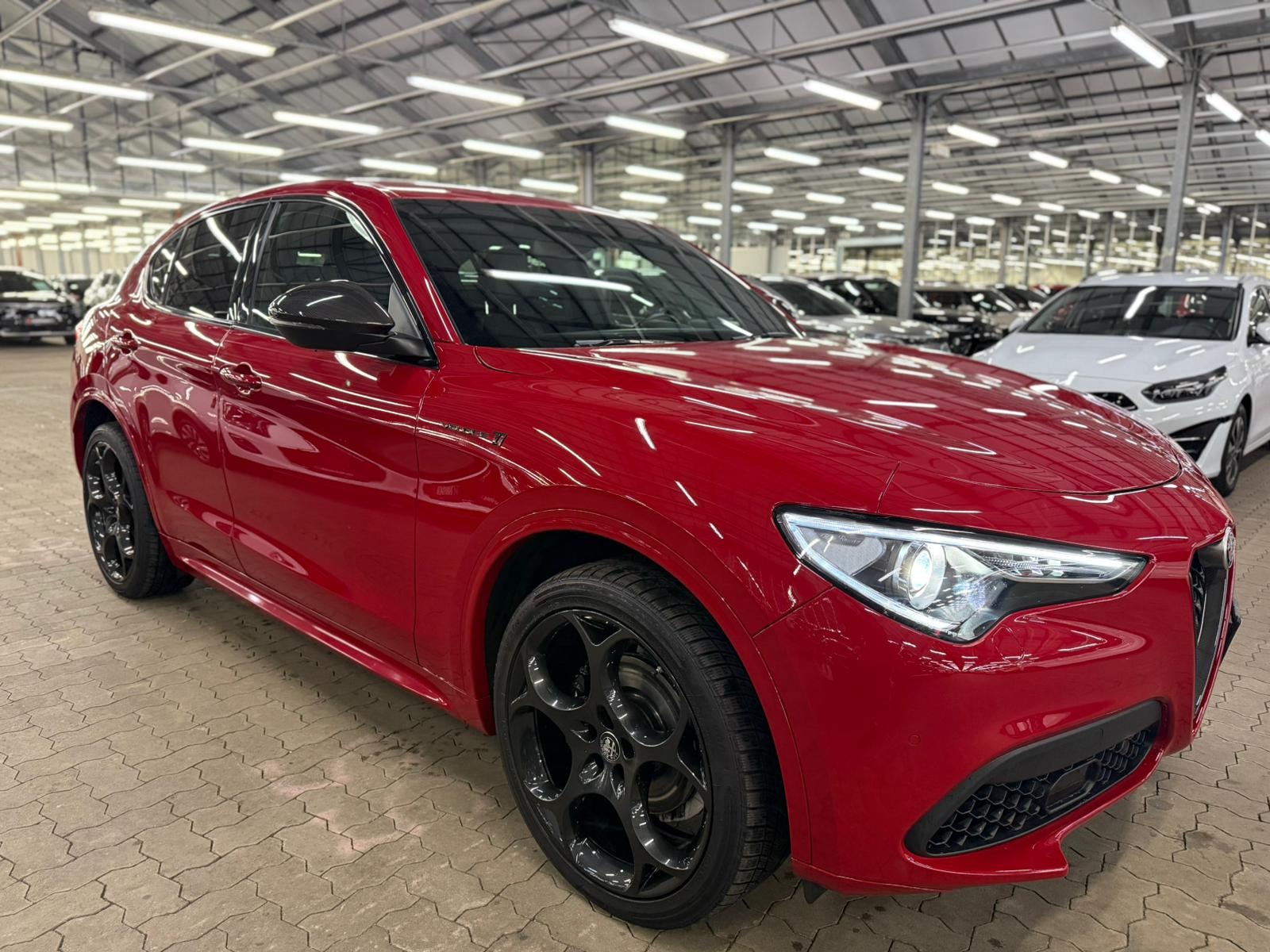 Alfa Romeo Stelvio SUV / Crossover / Geländewagen ALFA ROMEO Stelvio 2.0 Turbo 16V 206kW Veloce Ti AT8-Q4 Sports Utility Vehicle #1