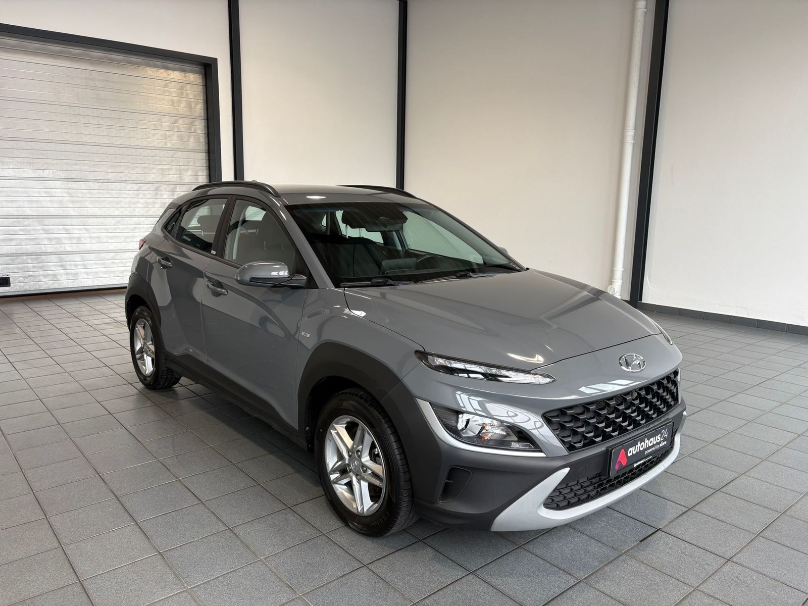 Hyundai Kona SUV / Crossover / Geländewagen HYUNDAI Kona 1.0 T-GDI 48V-Hybrid Select iMT Sports Utility Vehicle #1