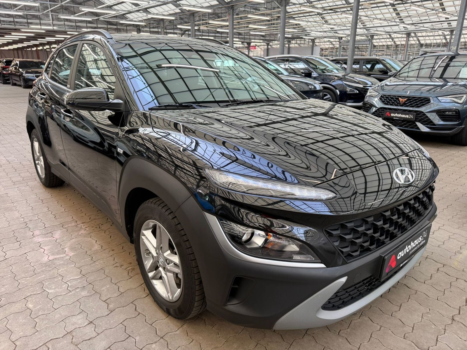 Hyundai Kona SUV / Crossover / Geländewagen HYUNDAI Kona 1.0 T-GDI 48V-Hybrid Select iMT Sports Utility Vehicle #1
