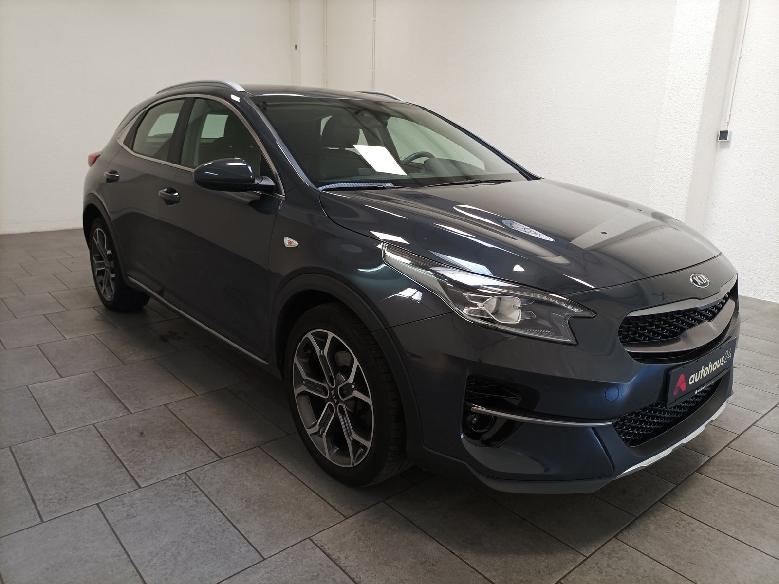 Kia XCeed SUV / Crossover / Geländewagen KIA XCeed 1.5 T-GDI DCT Vision Sports Utility Vehicle #1