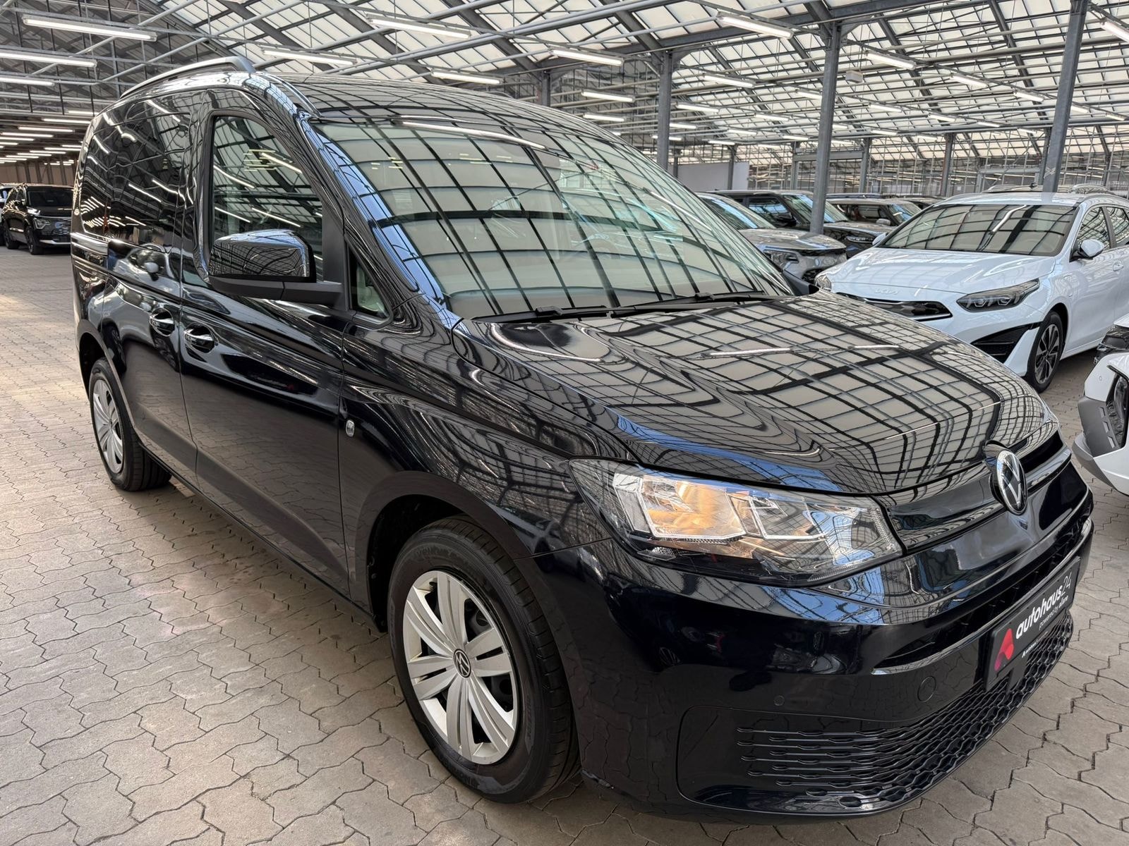 Volkswagen Caddy Kleinbus / Van VOLKSWAGEN Caddy 2,0TDI 90kW BMT Caddy Kompaktvan #1