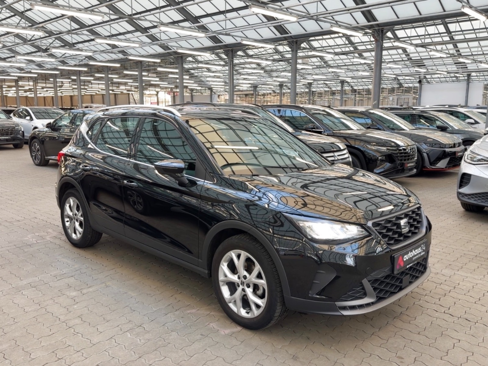 SEAT Arona SUV / Crossover / Geländewagen SEAT Arona 1.5 TSI 110kW FR DSG Sports Utility Vehicle #1