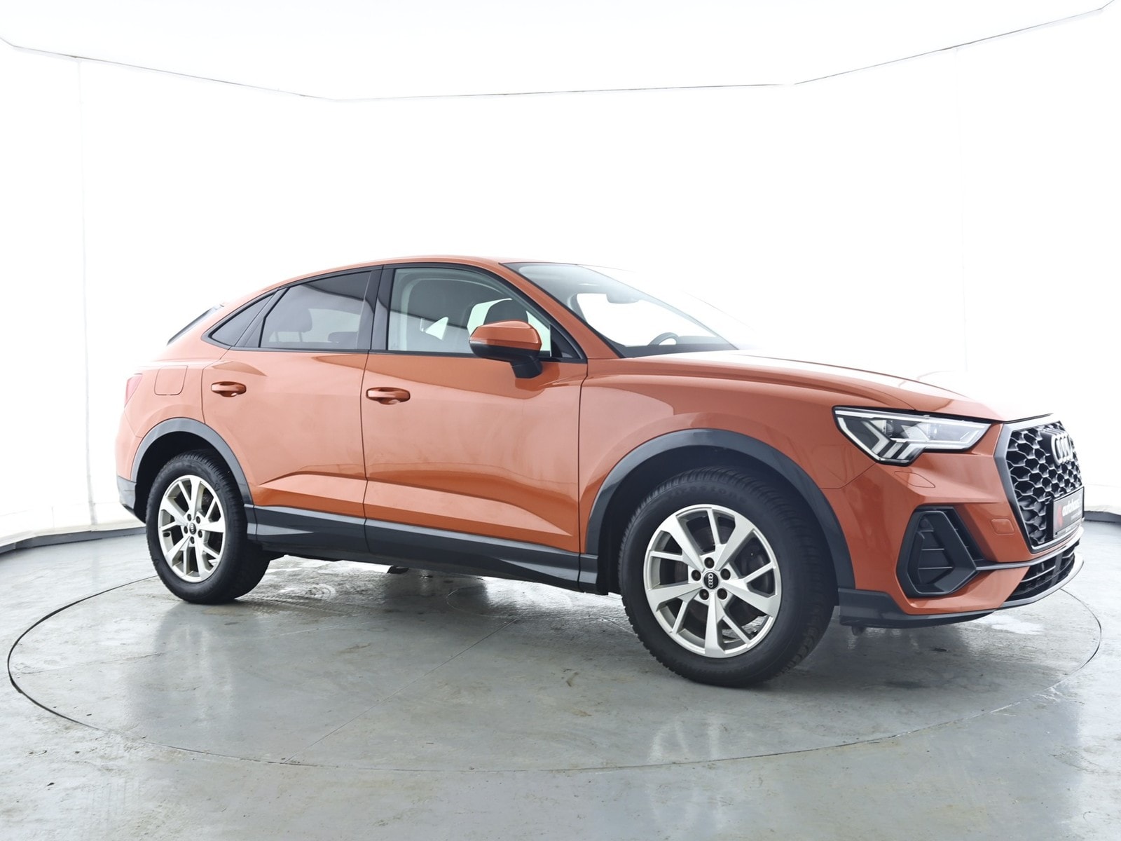 Audi Q3 SUV / Crossover / Geländewagen AUDI Q3 Sportback 45 TFSI e S tronic Sports Utility Vehicle #1