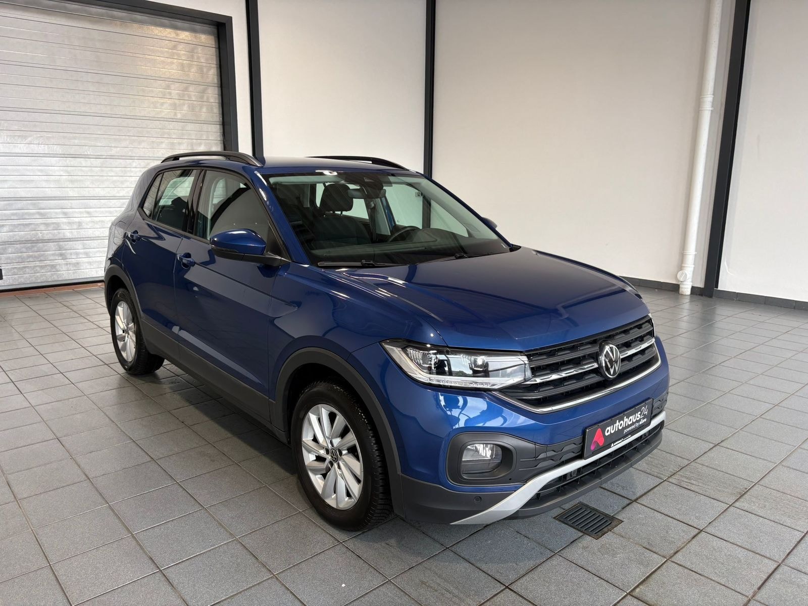 Volkswagen T-Cross SUV / Crossover / Geländewagen VOLKSWAGEN T-Cross 1.0 TSI OPF 81 kW DSG Life Sports Utility Vehicle #1