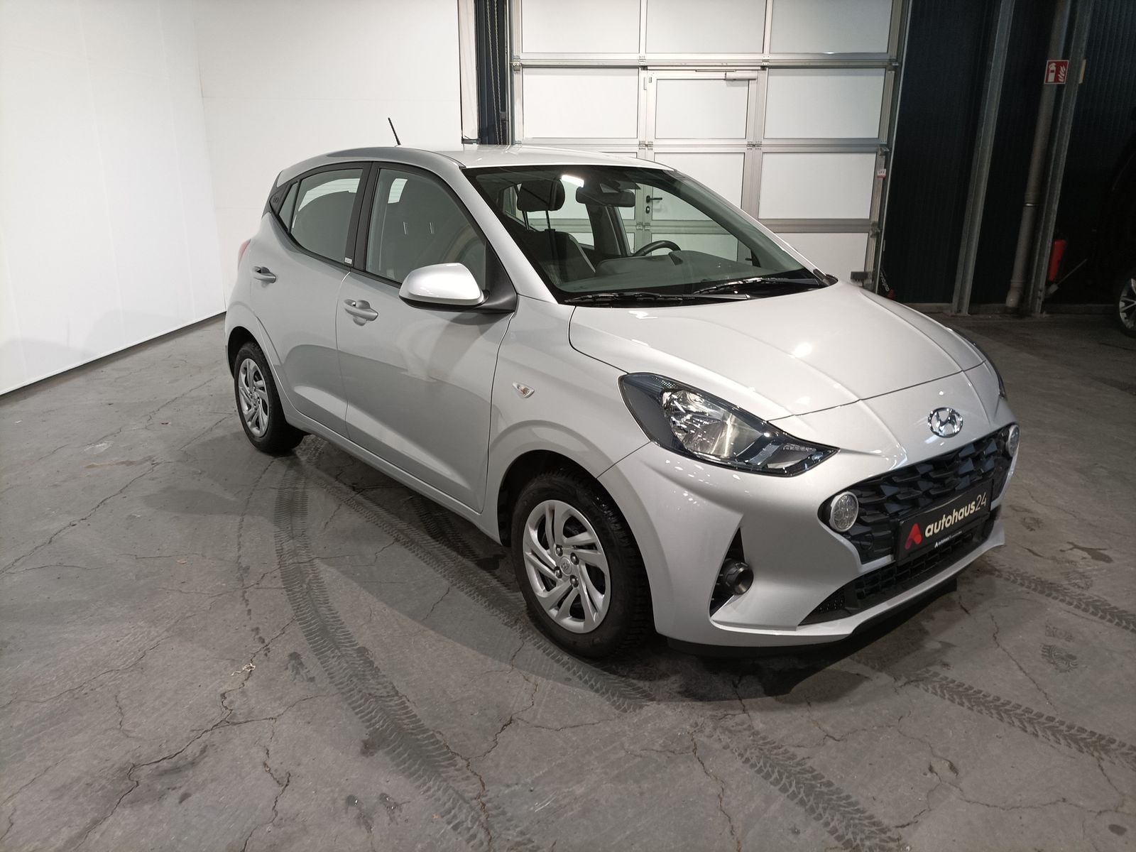 Hyundai i10 Schräghecklimousine HYUNDAI i10 1.0 Select Schräghecklimousine #1