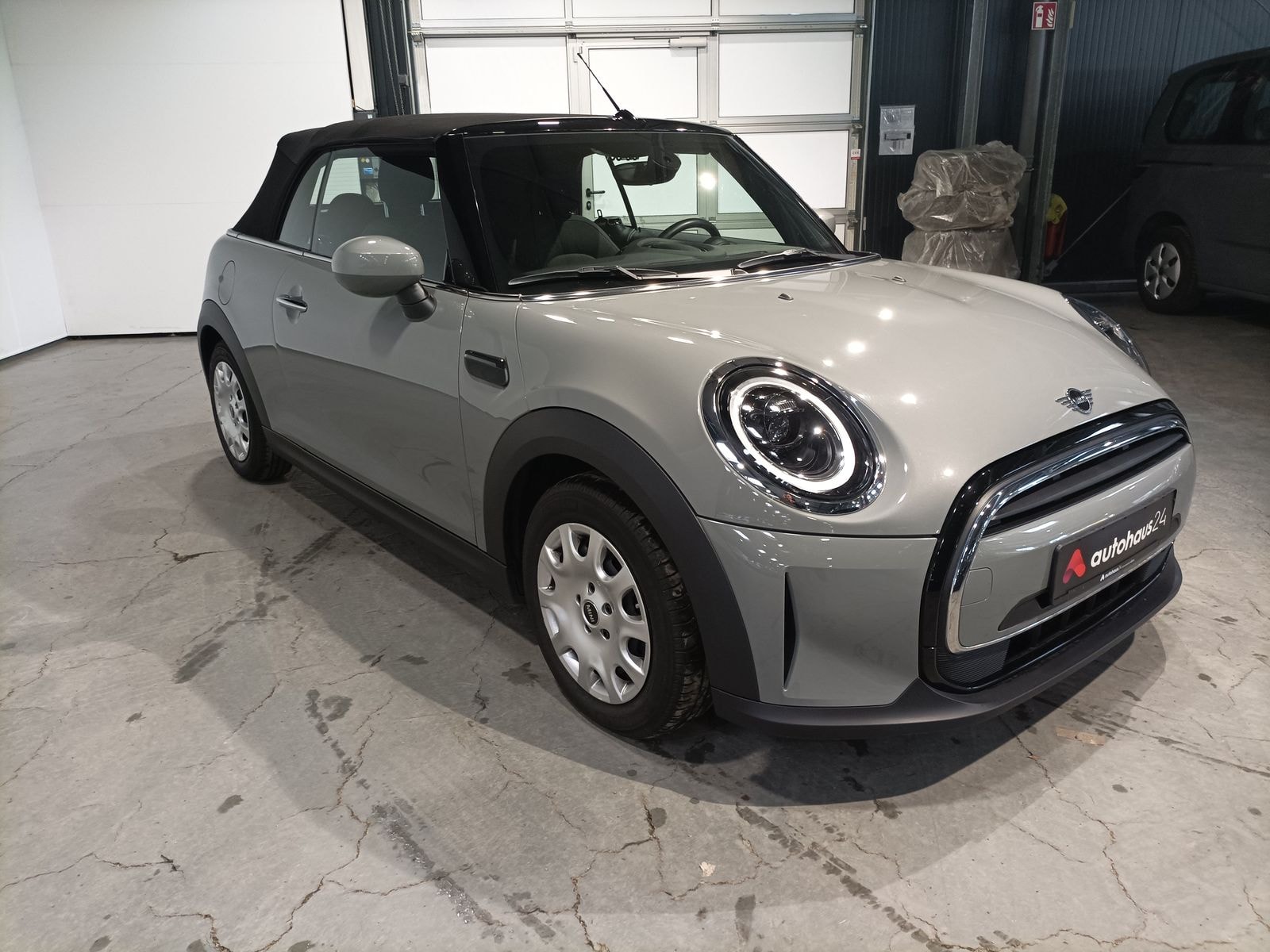 MINI Cabrio Cabrio / Roadster MINI MINI One Cabrio Essential Trim Cabriolet #1