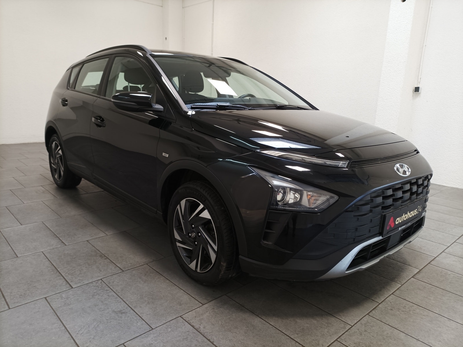 Hyundai Bayon SUV / Crossover / Geländewagen HYUNDAI Bayon 1.0 T-GDI 48V-Hybrid Select DCT Sports Utility Vehicle #1