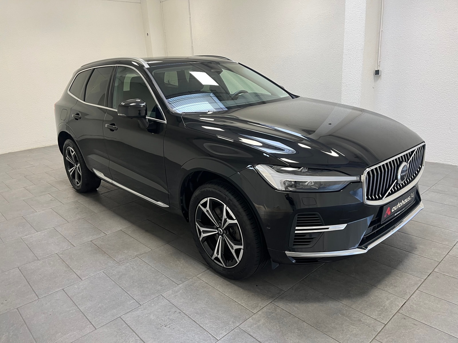 Volvo XC60 SUV / Crossover / Geländewagen VOLVO XC60 T6 AWD Recharge Inscription Ex. Geartr. Sports Utility Vehicle #1