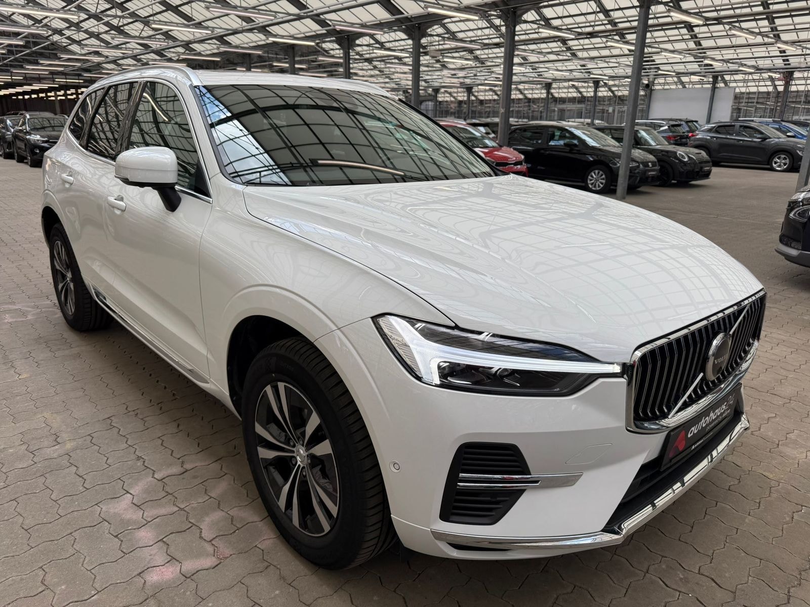 Volvo XC60 SUV / Crossover / Geländewagen VOLVO XC60 T6 AWD Recharge Inscription Ex. Geartr. Sports Utility Vehicle #1