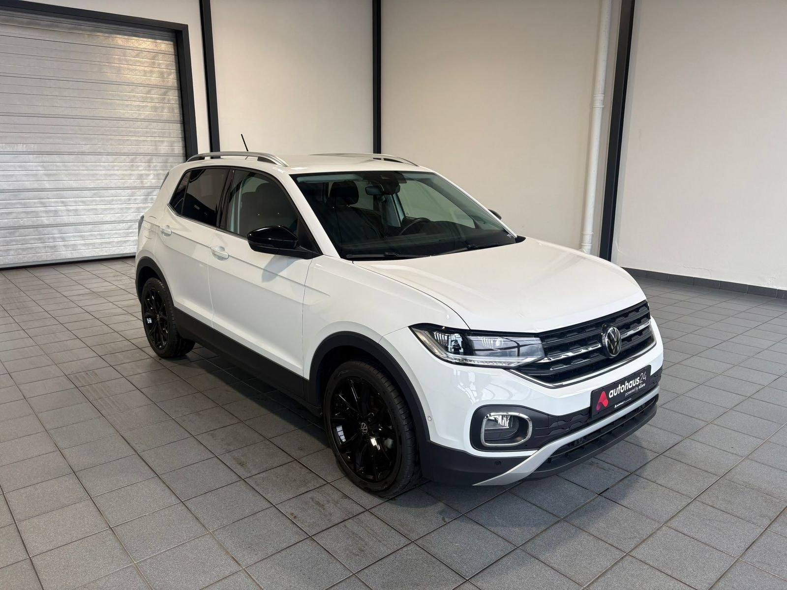 Volkswagen T-Cross SUV / Crossover / Geländewagen VOLKSWAGEN T-Cross 1.5 TSI OPF DSG Style Sports Utility Vehicle #1