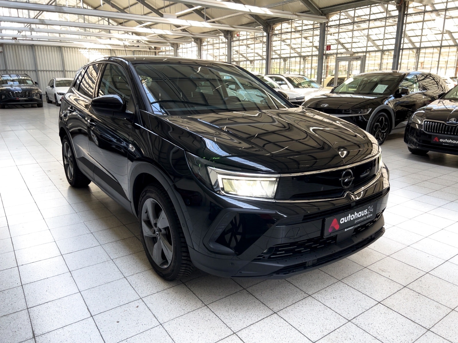 Opel Grandland SUV / Crossover / Geländewagen OPEL Grandland 1.2 Turbo 96kW Business Edition Auto Sports Utility Vehicle #1