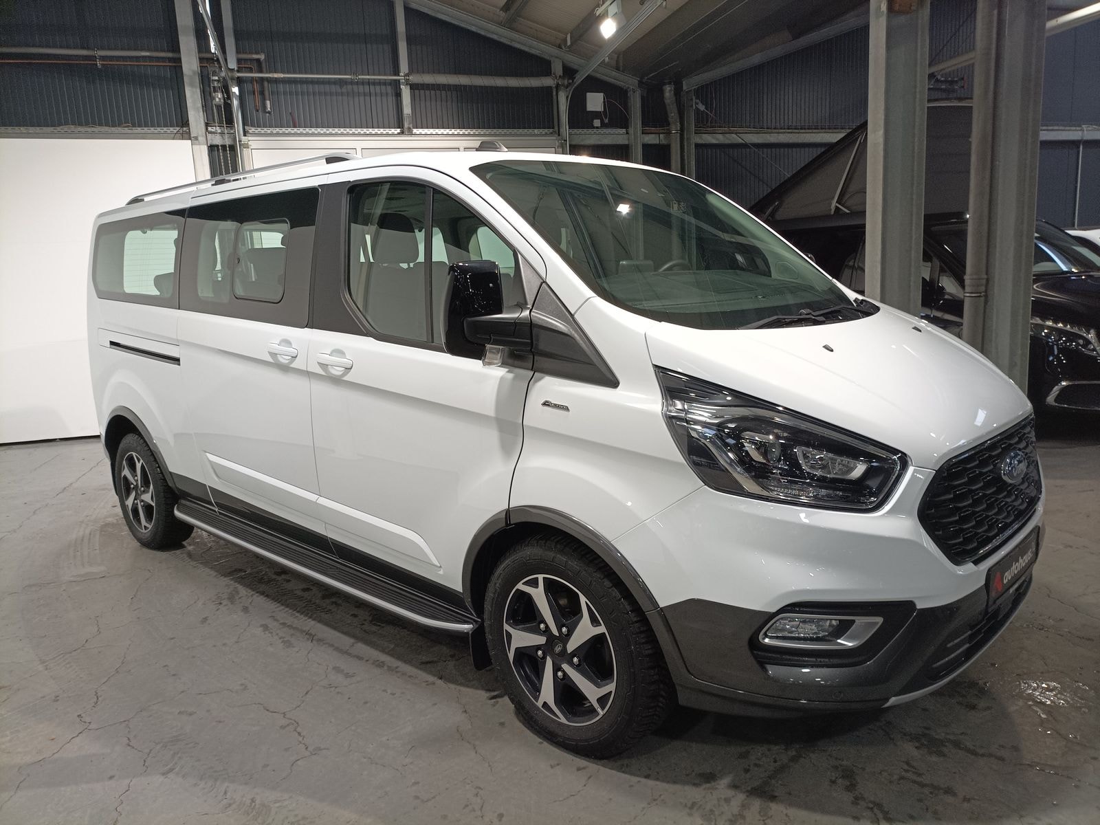 Ford Tourneo Kleinbus / Van FORD Tourneo Custom 320 L2H1 2,0EcoBlue 96kW Active Auto Kombi-Lieferwagen #1